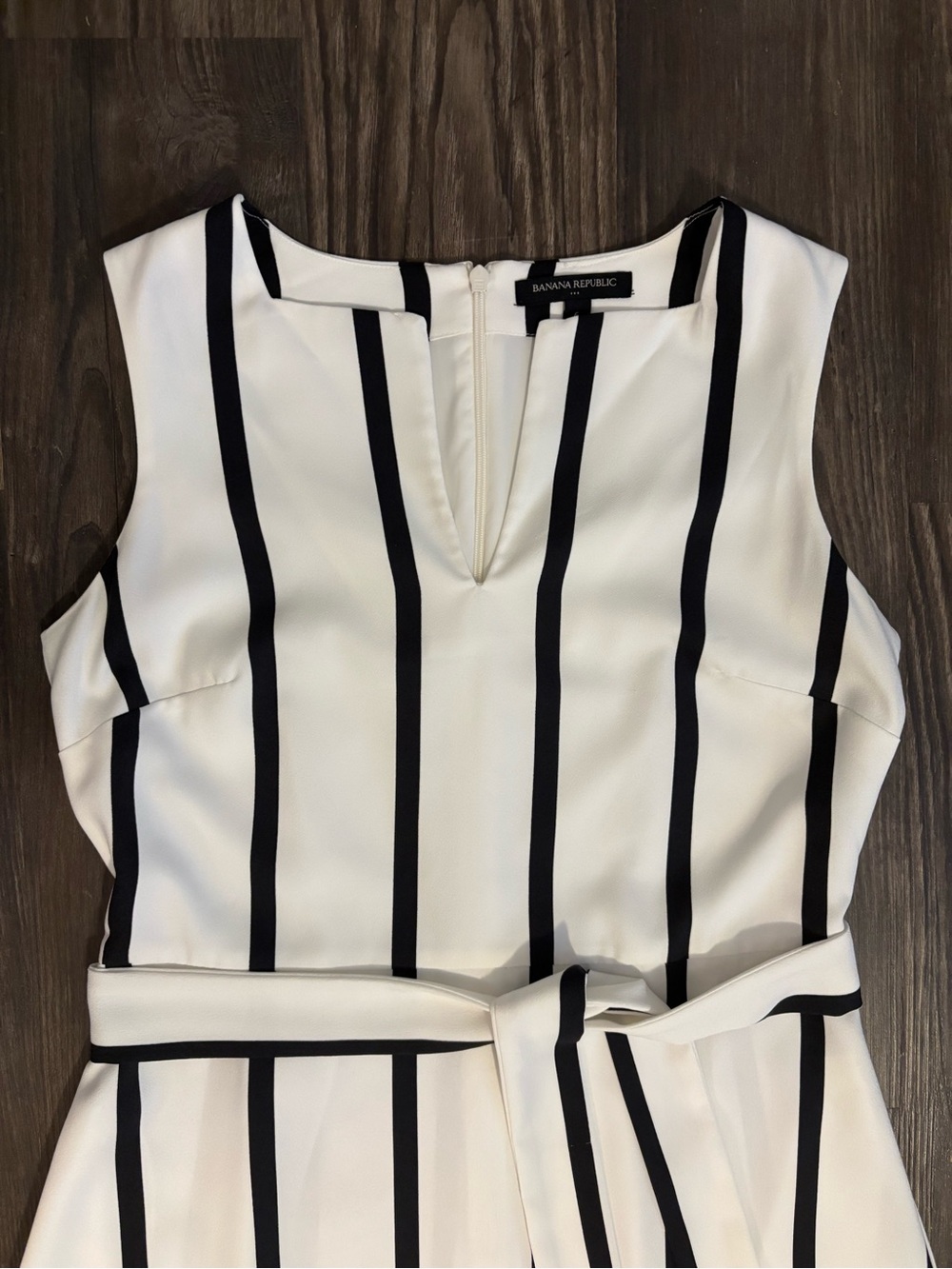Banana Republic Factory Sz. 6 White/Black Split Neck Dress with Pockets - Picture 2 of 6